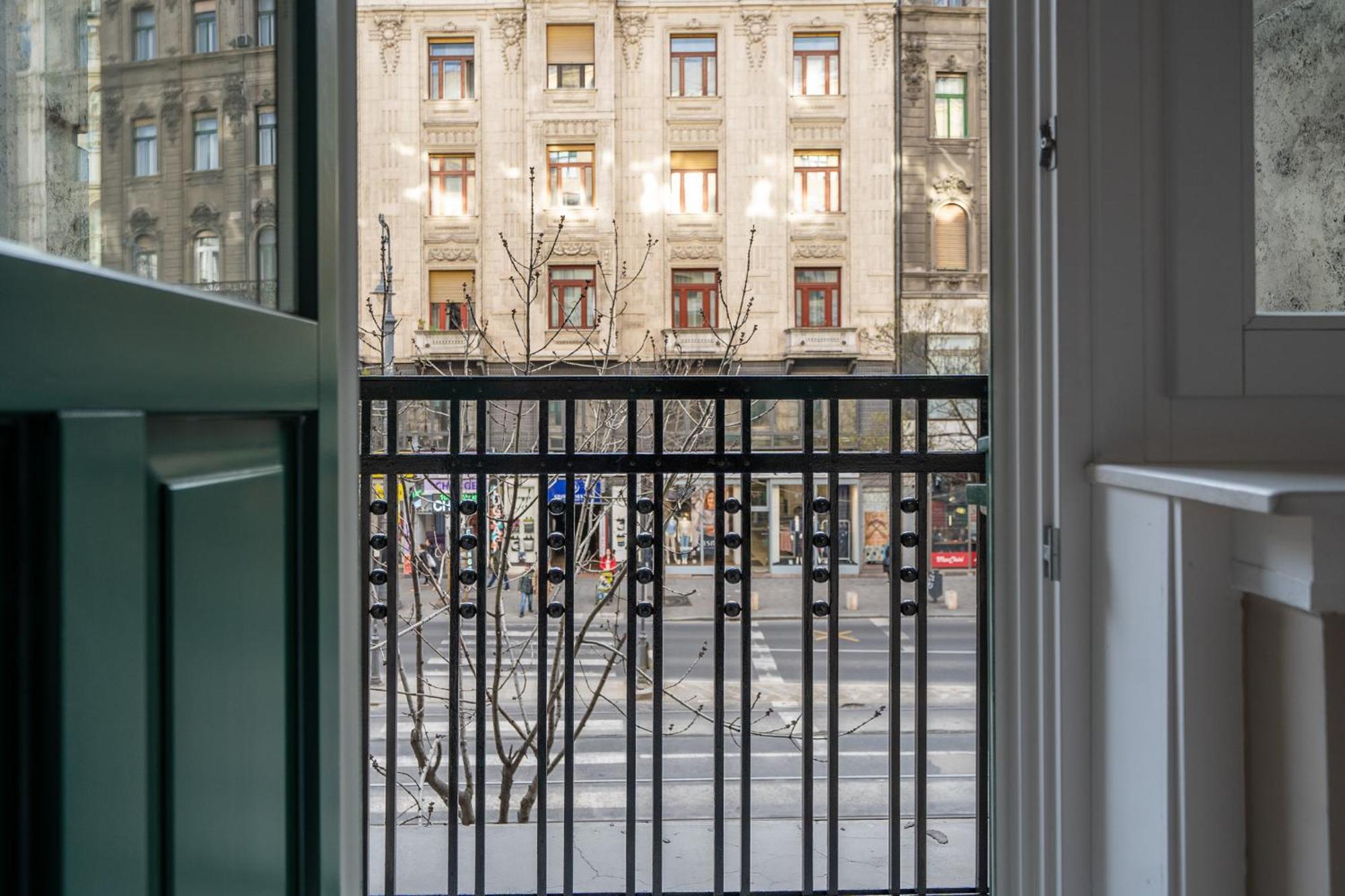 Karoly Boutique Suites, Best Location By Bqa Budapest Exterior photo